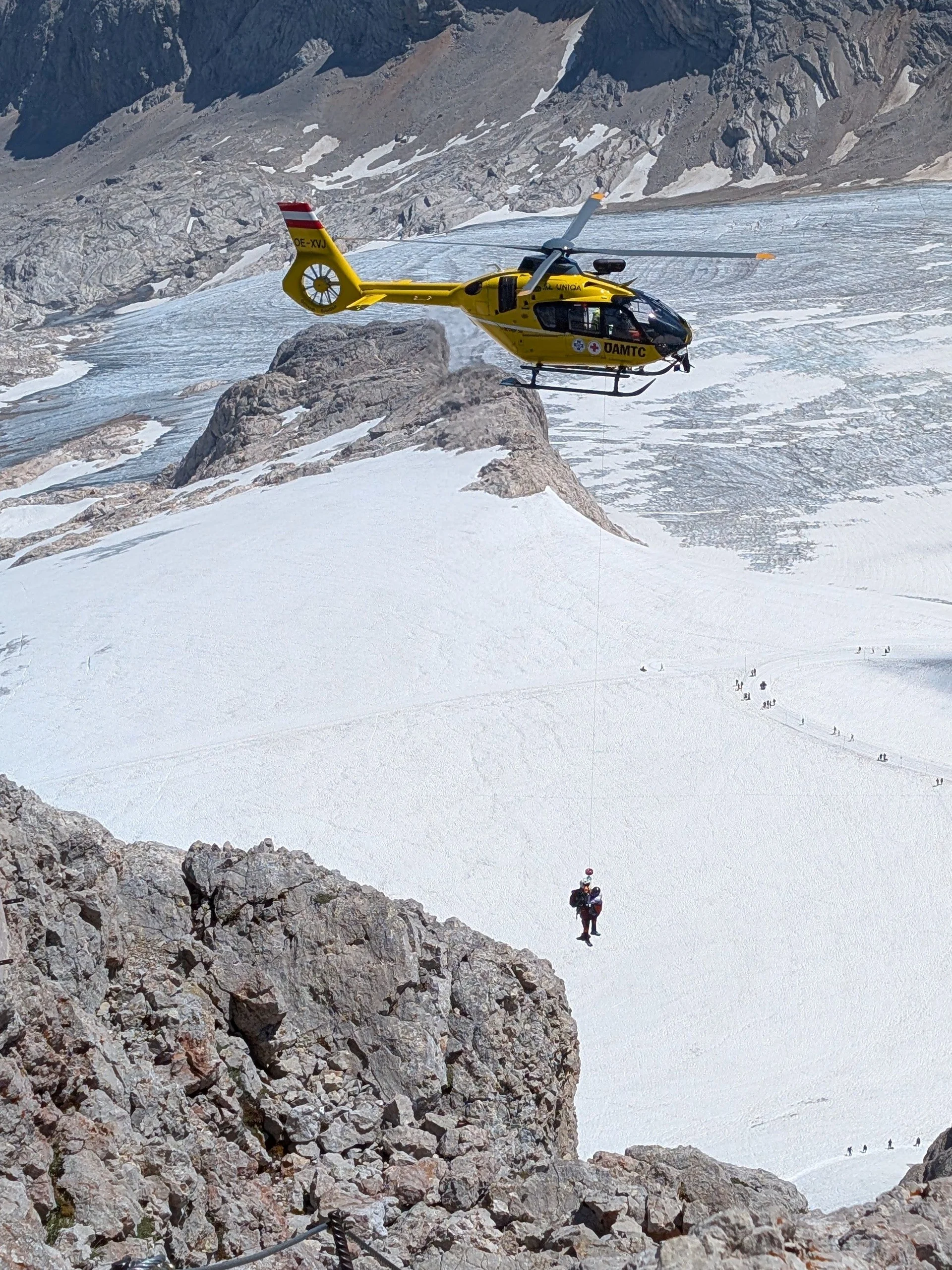 © „Hubschraubereinsatz am viel begangenen Schulteranstieg Klettersteig“ – Martin Götz