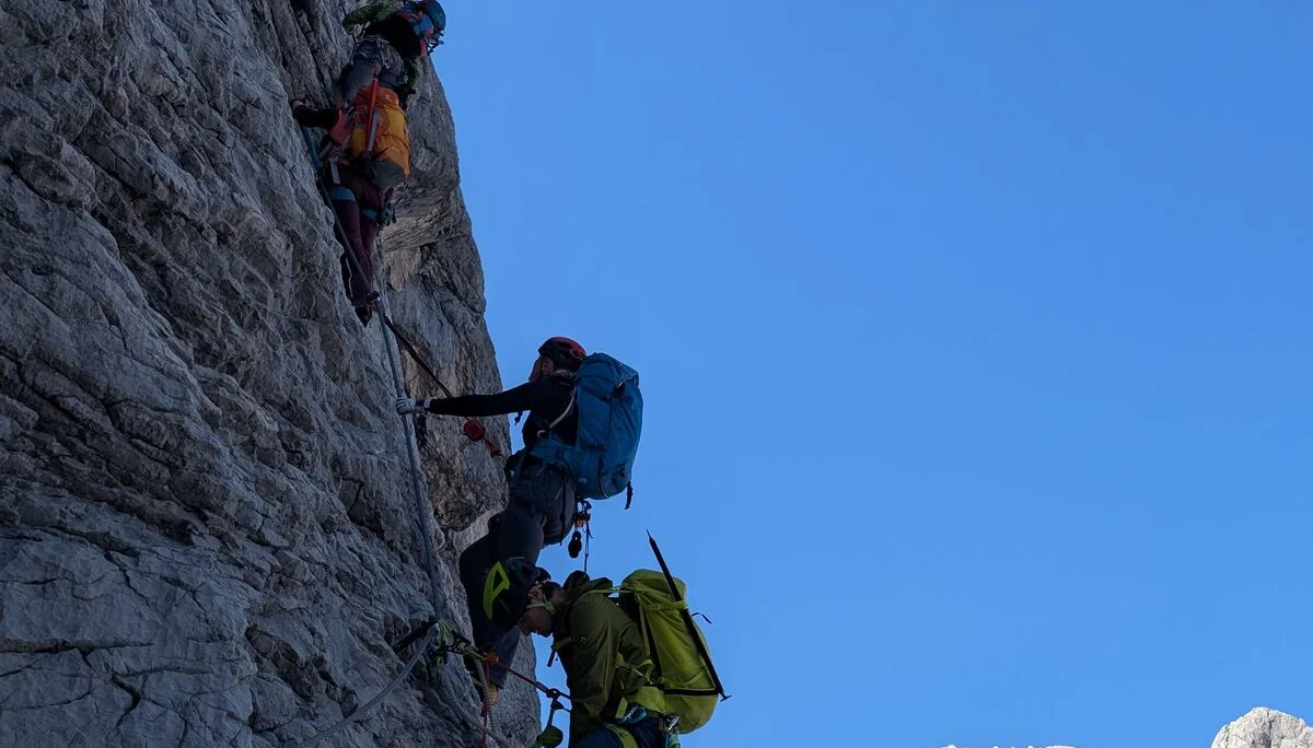 © „Im Zustieg von der Adamekhütte mit Steigeisen - mit dem Ausbilder Markus“ – Tanja Johannes