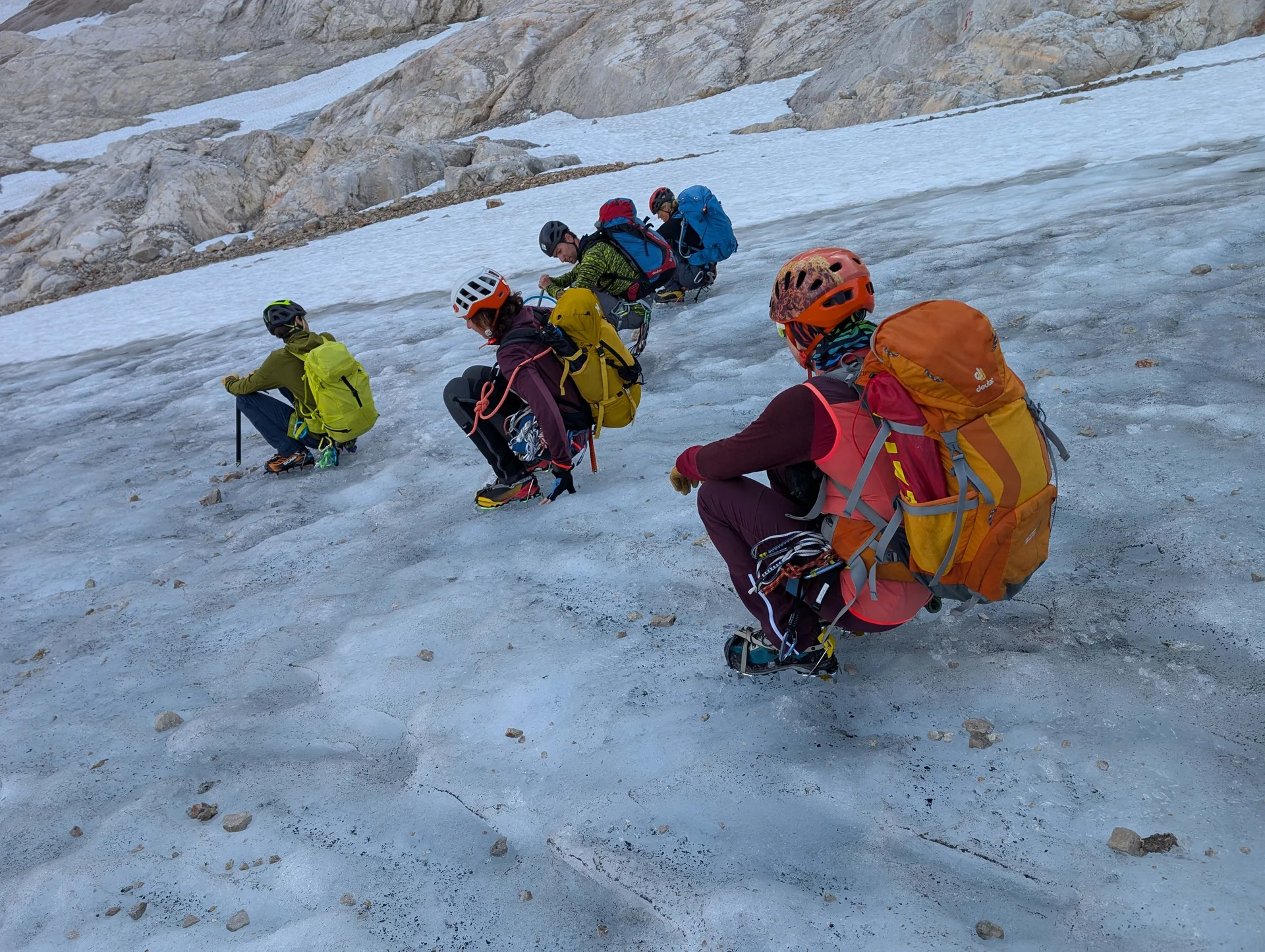 © „Übungen mit den Steigeisen auf dem aperen Gosaugletscher“ – Martin Götz