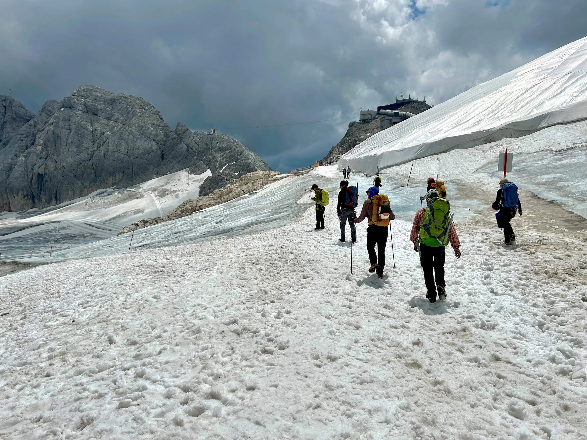 © „Auf dem Weg zur Bergstation der Dachstein Seilbahn“ – Tanja Johannes