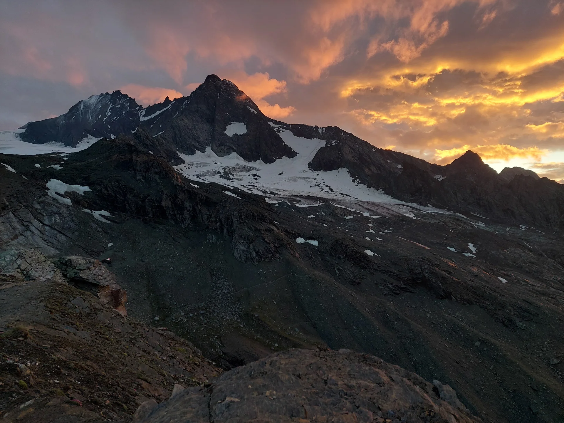 © (DAV-Gangkofen) - Sonnenaufgang auf dem Fanotkogel mit Blick zum Großglockner
