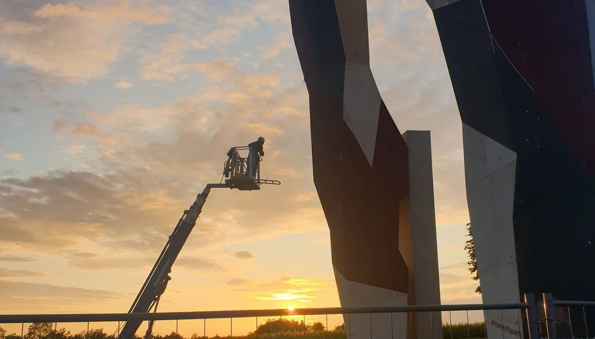 © (DAV Gangkofen) Die Turmbaucrew war noch fleißig am werkeln - Respekt