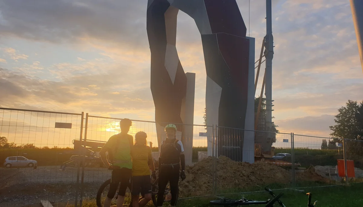 © (DAV Gangkofen) Freude auf das Feierabendbier.