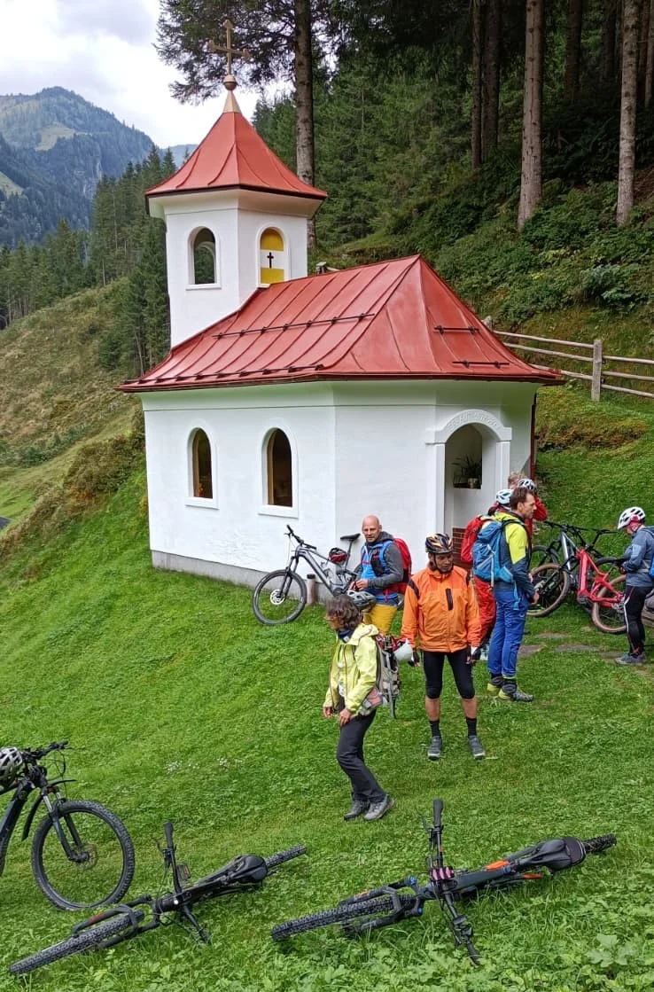 © (DAV Gangkofen) Kapelle bei der Hütte von Klaus