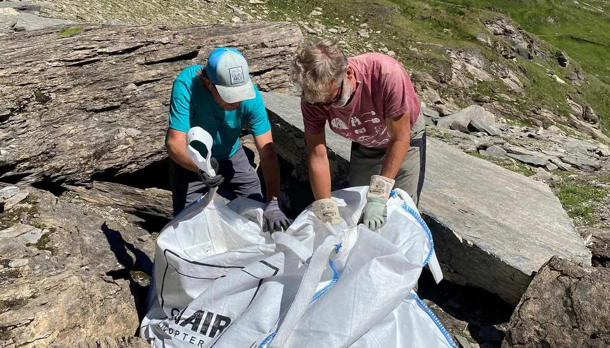 © (Klaus Mölzl) BigPack für Hubschraubertransport herrichten