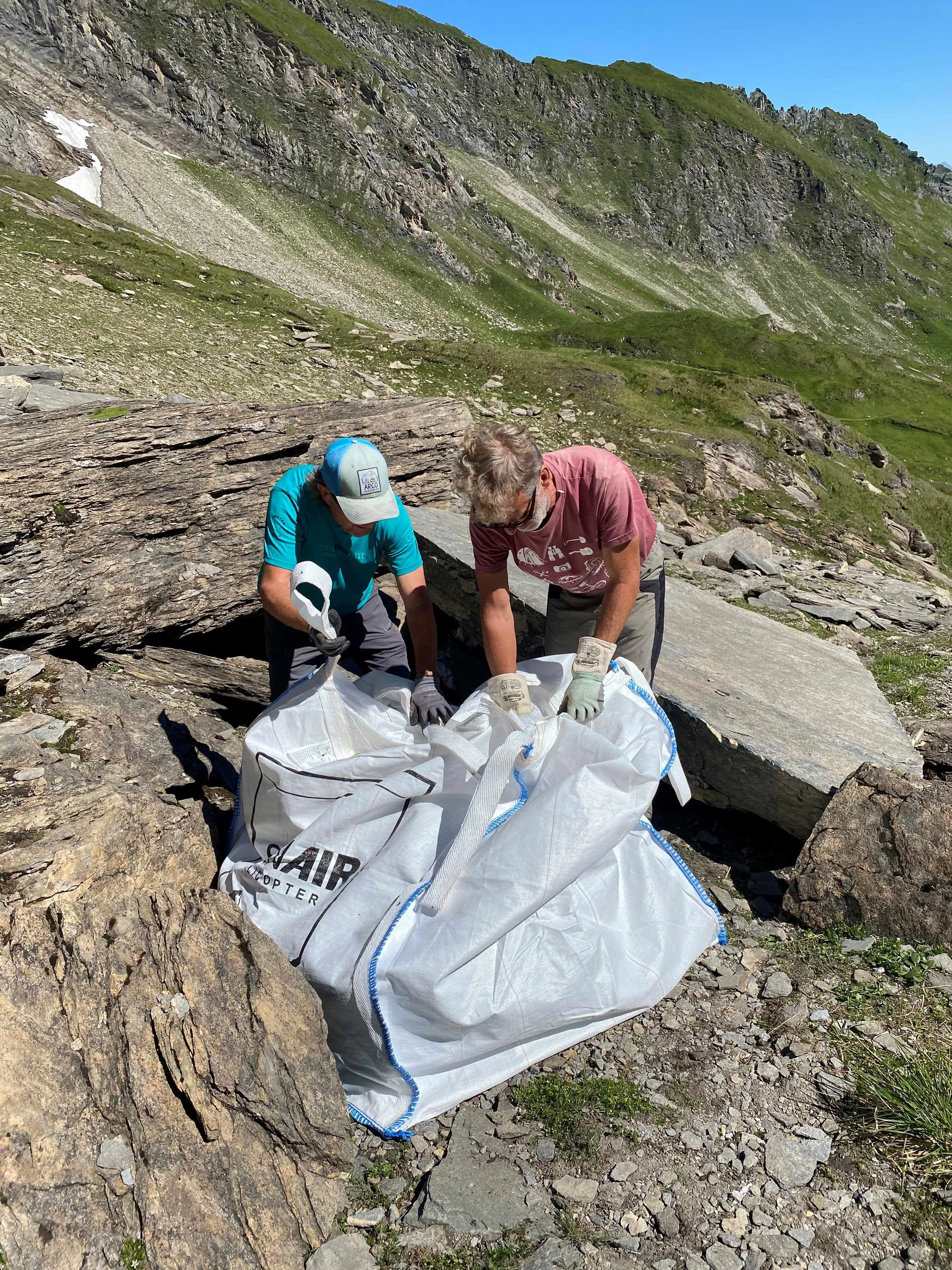 © (Klaus Mölzl) BigPack für Hubschraubertransport herrichten
