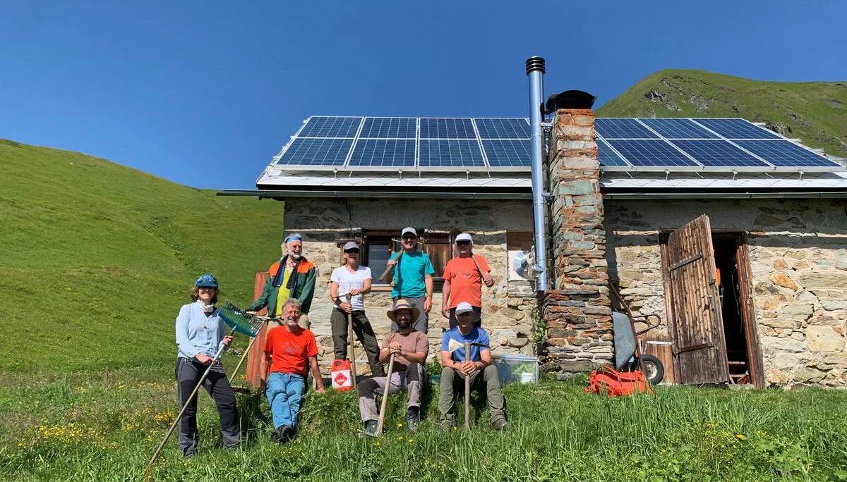 © (Klaus Mölzl) Wegmacher mit Werkzeug