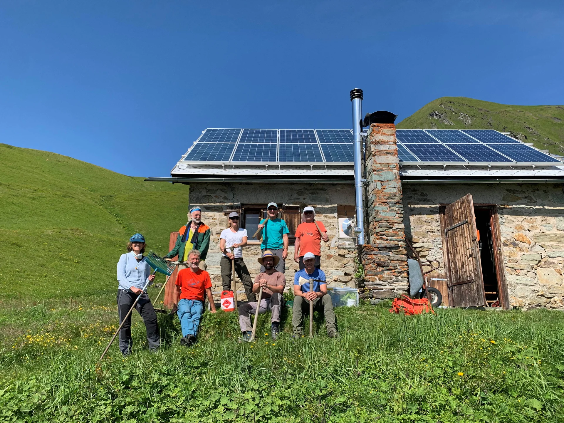 © (Klaus Mölzl) Wegmacher mit Werkzeug