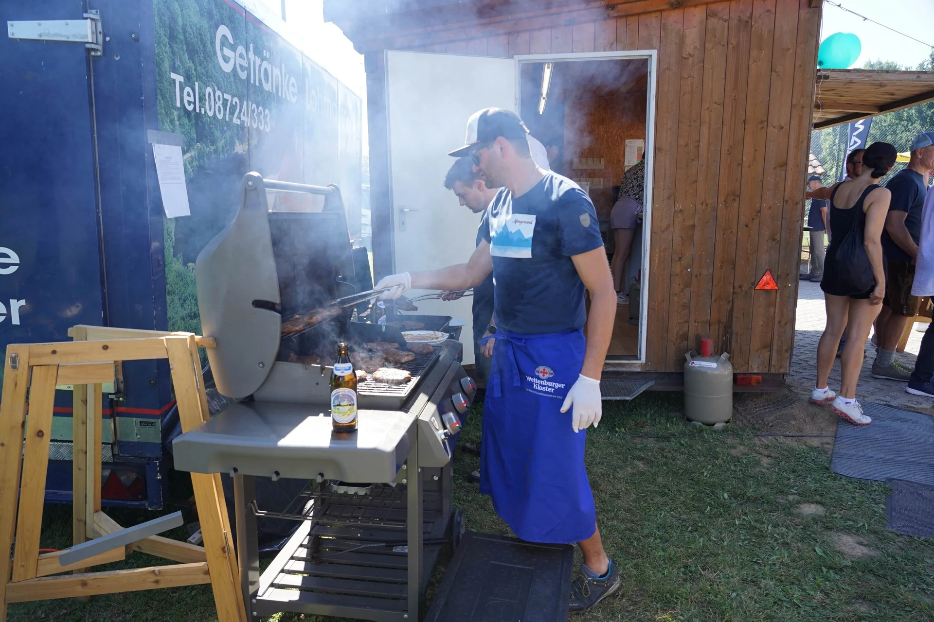 © (DAV Gangkofen) Männer am Grill