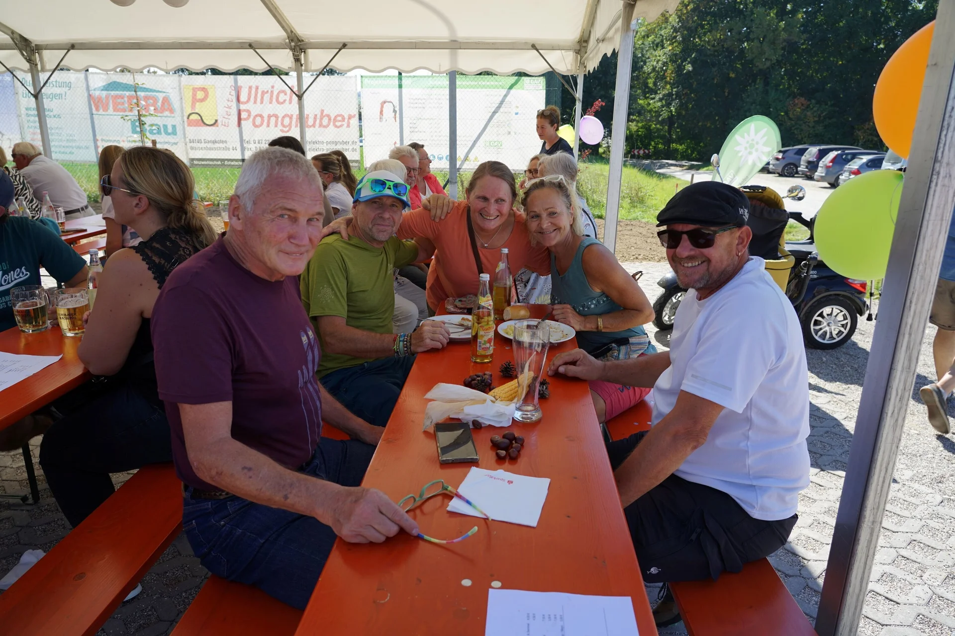 © (DAV Gangkofen) links Markus Prechtl, der Vorbesitzer des Turms