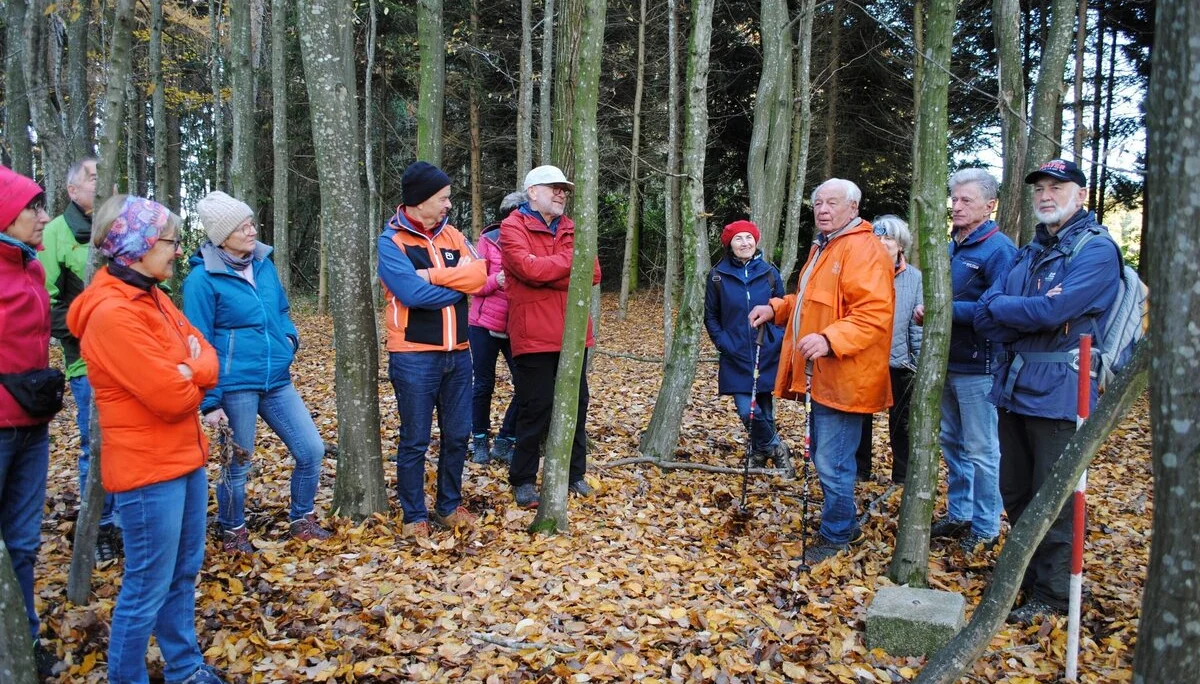 © (DAV Gangkofen) Otto Thalhammer erinnerte sich noch an den Turm, den er in jungen Jahren bestiegen hatte