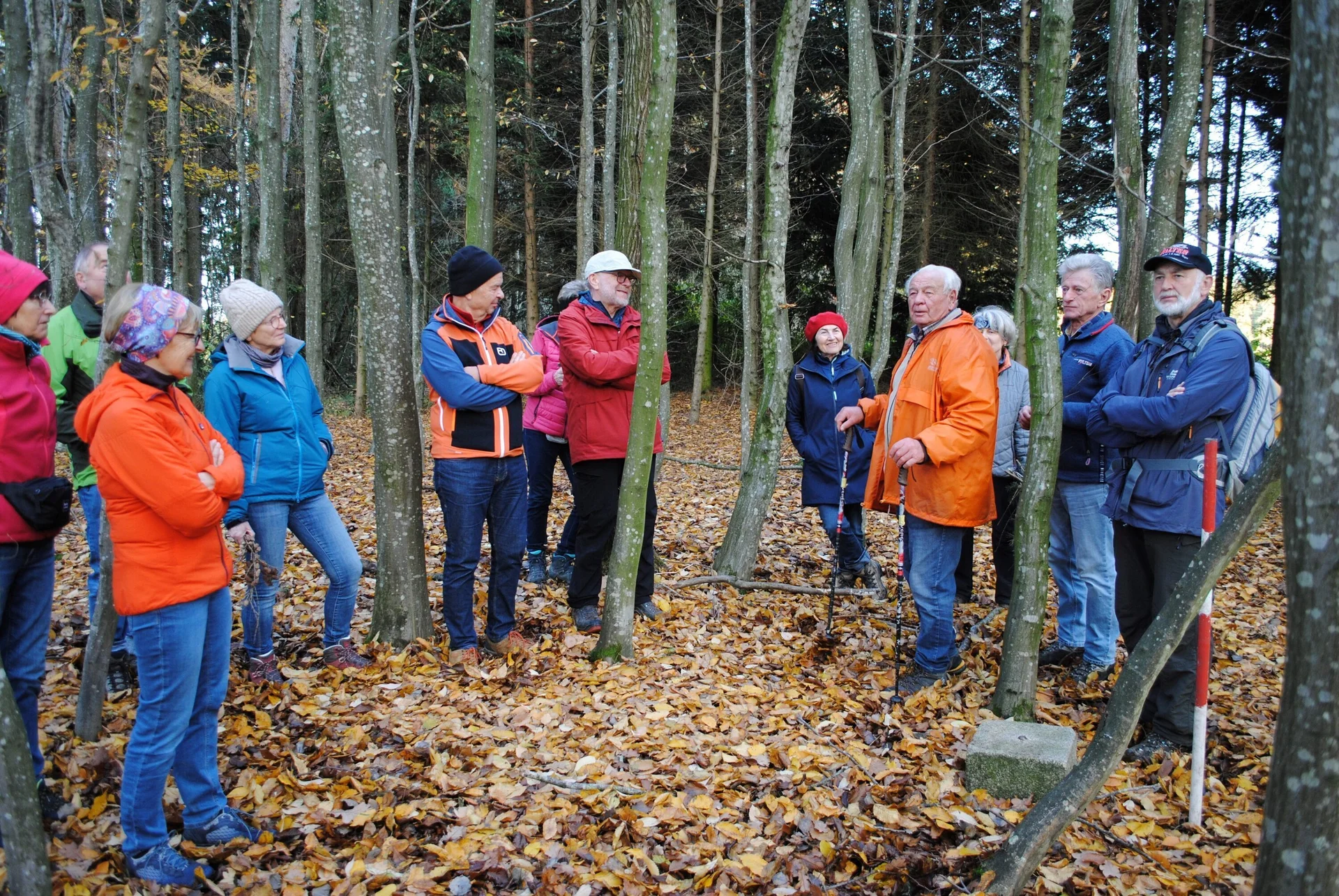 © (DAV Gangkofen) Otto Thalhammer erinnerte sich noch an den Turm, den er in jungen Jahren bestiegen hatte