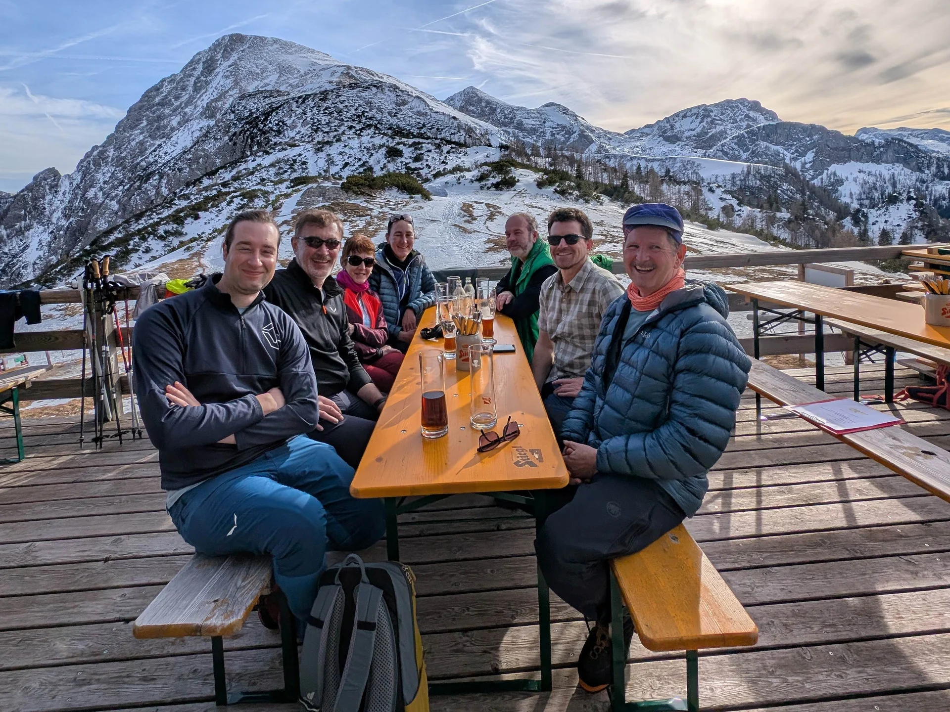 © (DAV Gangkofen) Einkehr im Stahlhaus mit Blick auf den Schneibstein