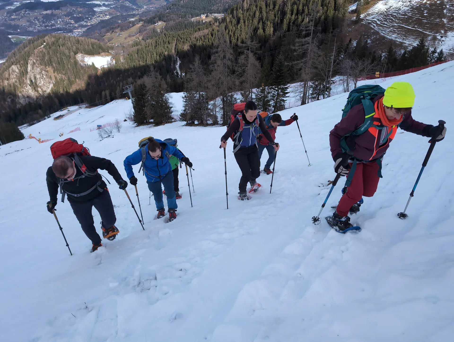 © (DAV Gangkofen) Kleine Technikeinheit im Gehen mit Schneeschuhen