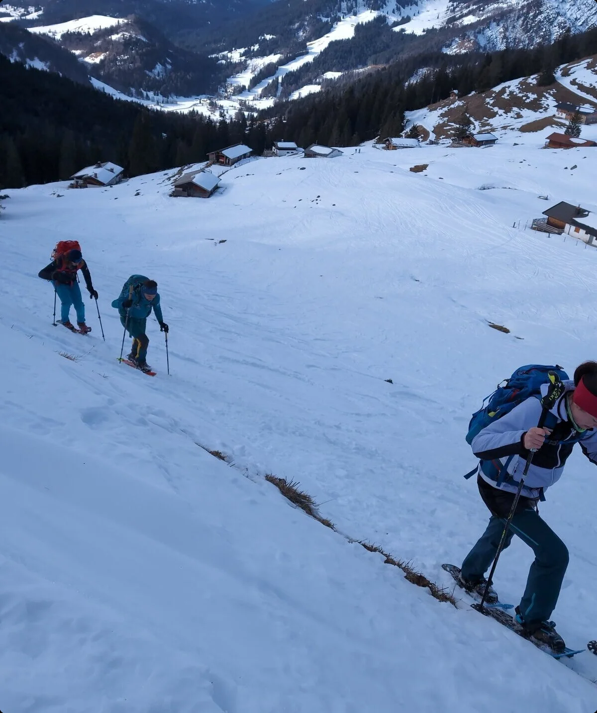 © (DAV Gangkofen) Aufstieg mit Schneeschuhen