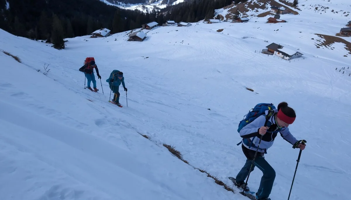 © (DAV Gangkofen) Aufstieg mit Schneeschuhen