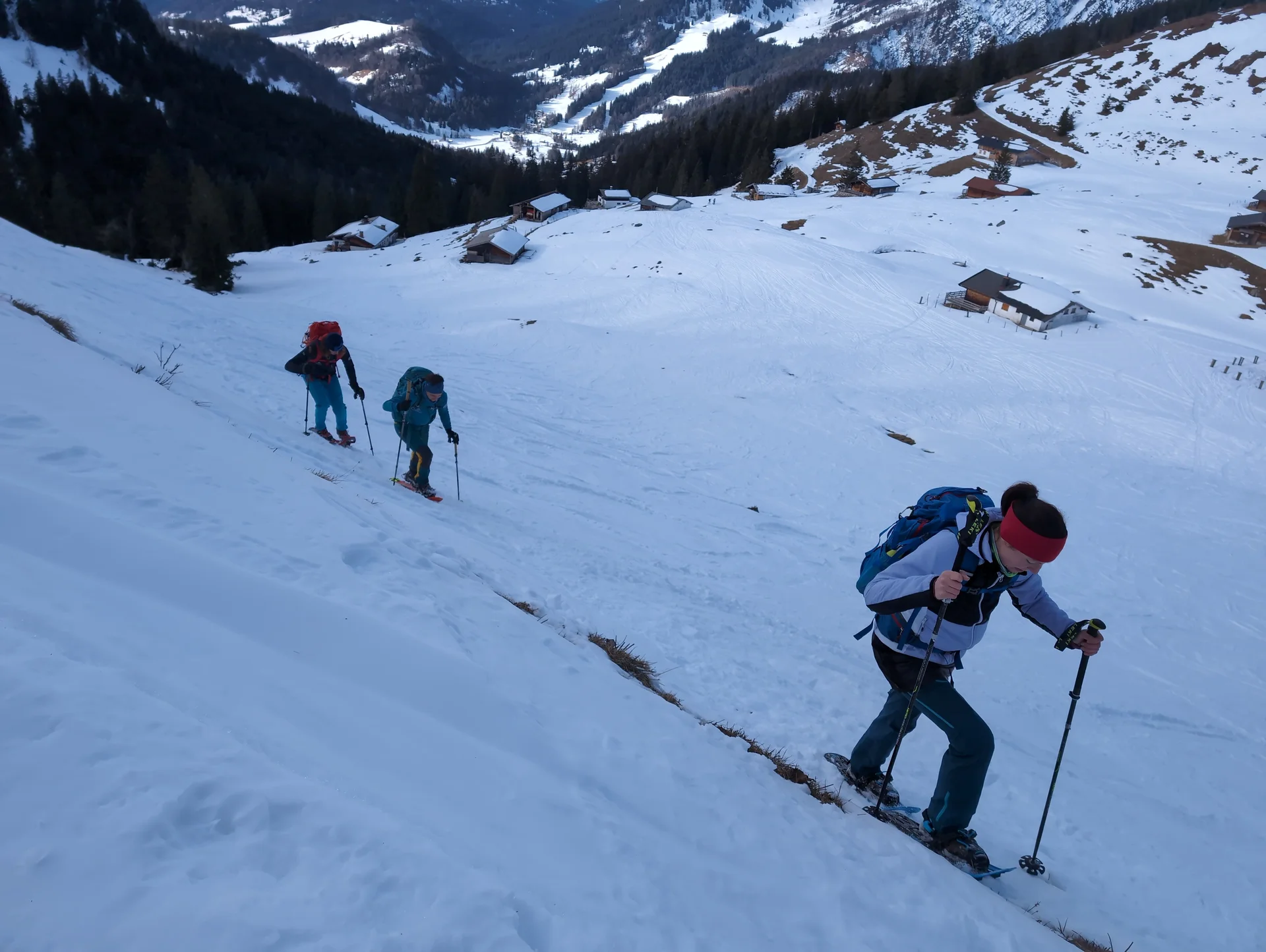 © (DAV Gangkofen) Aufstieg mit Schneeschuhen