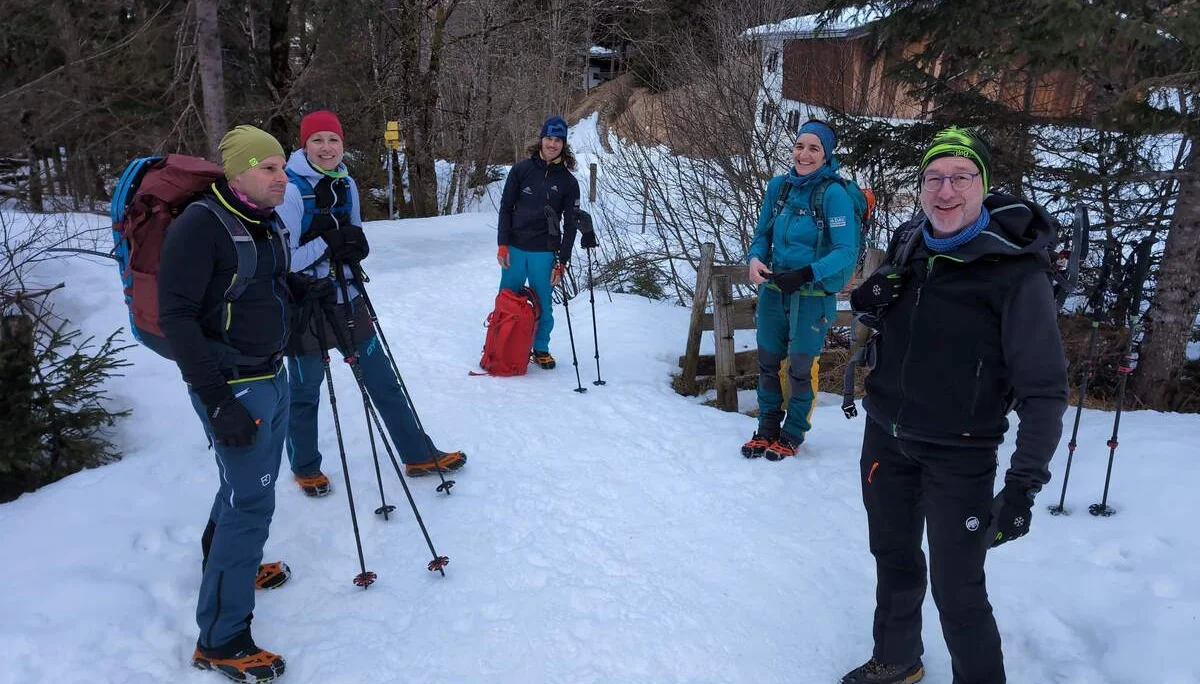 © (DAV Gangkofen) Aufstieg mit Schuhketten