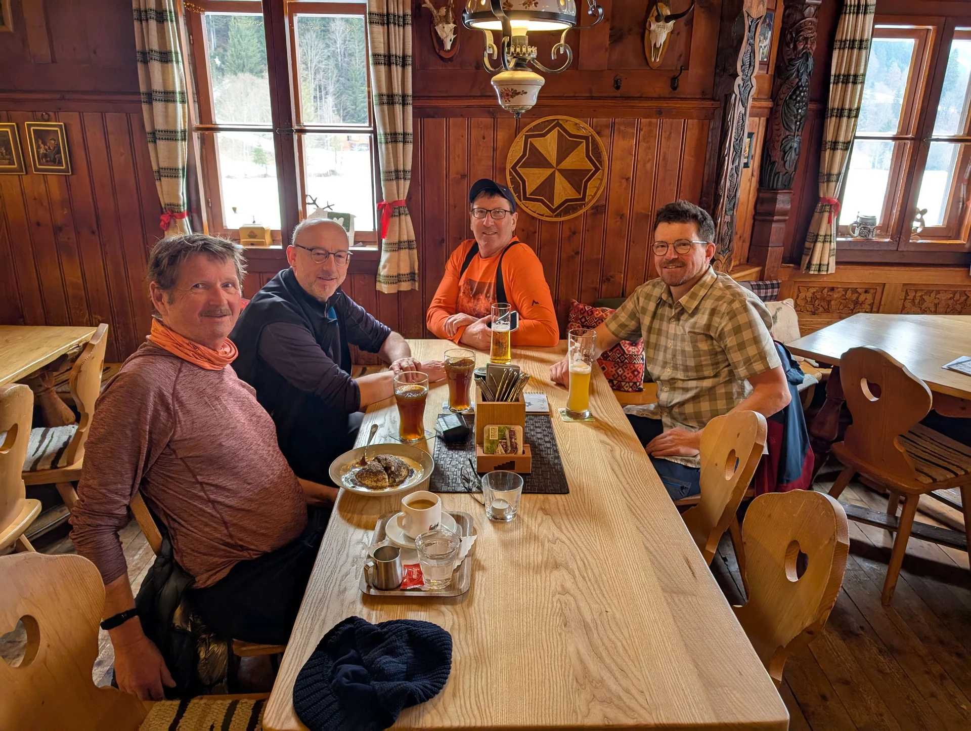 © (Martin Götz) Die Sonntagsfahrer auf der Oberlandhütte