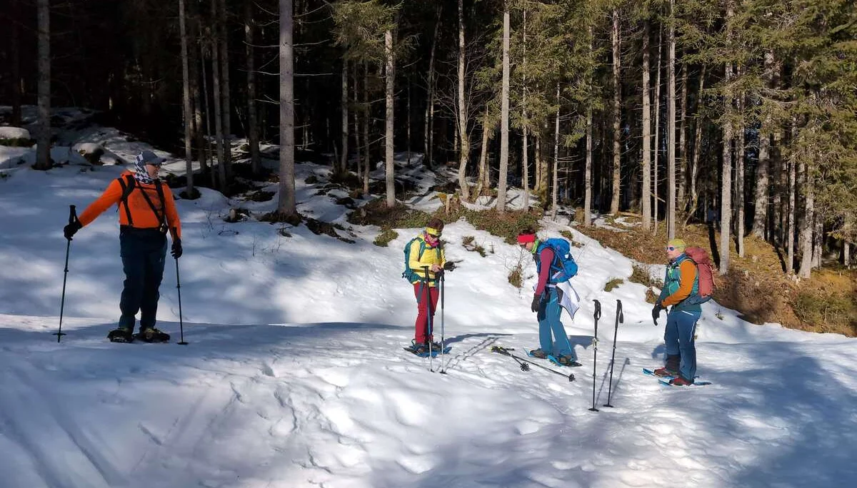 © (Martin Götz) Aufstieg noch mit Schneeschuhen
