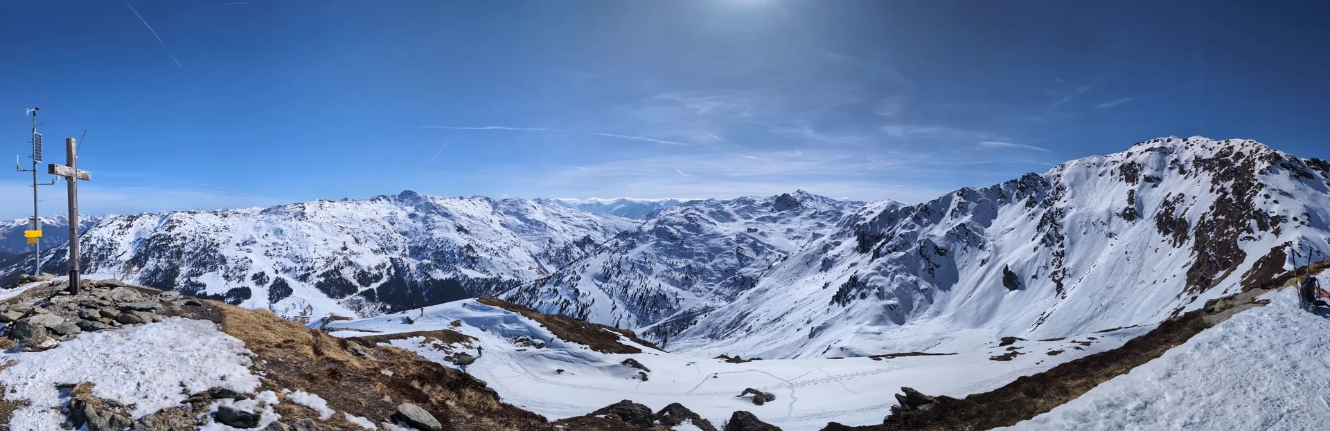 © (Martin Götz) Rundblick vom Gipfel