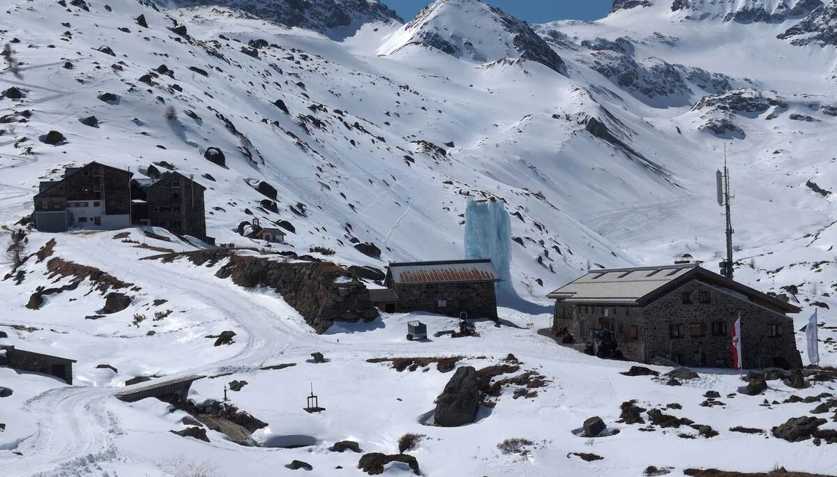 © (Martin Götz) Blick auf Jamtalhütte (vorne rechts die Hütte der Bergrettung)