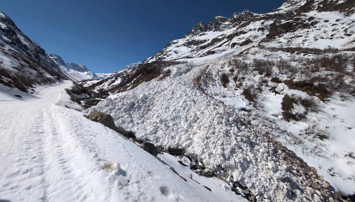 © (Martin Götz) Umleitung des Aufstiegswegs wegen Lawinenabgang