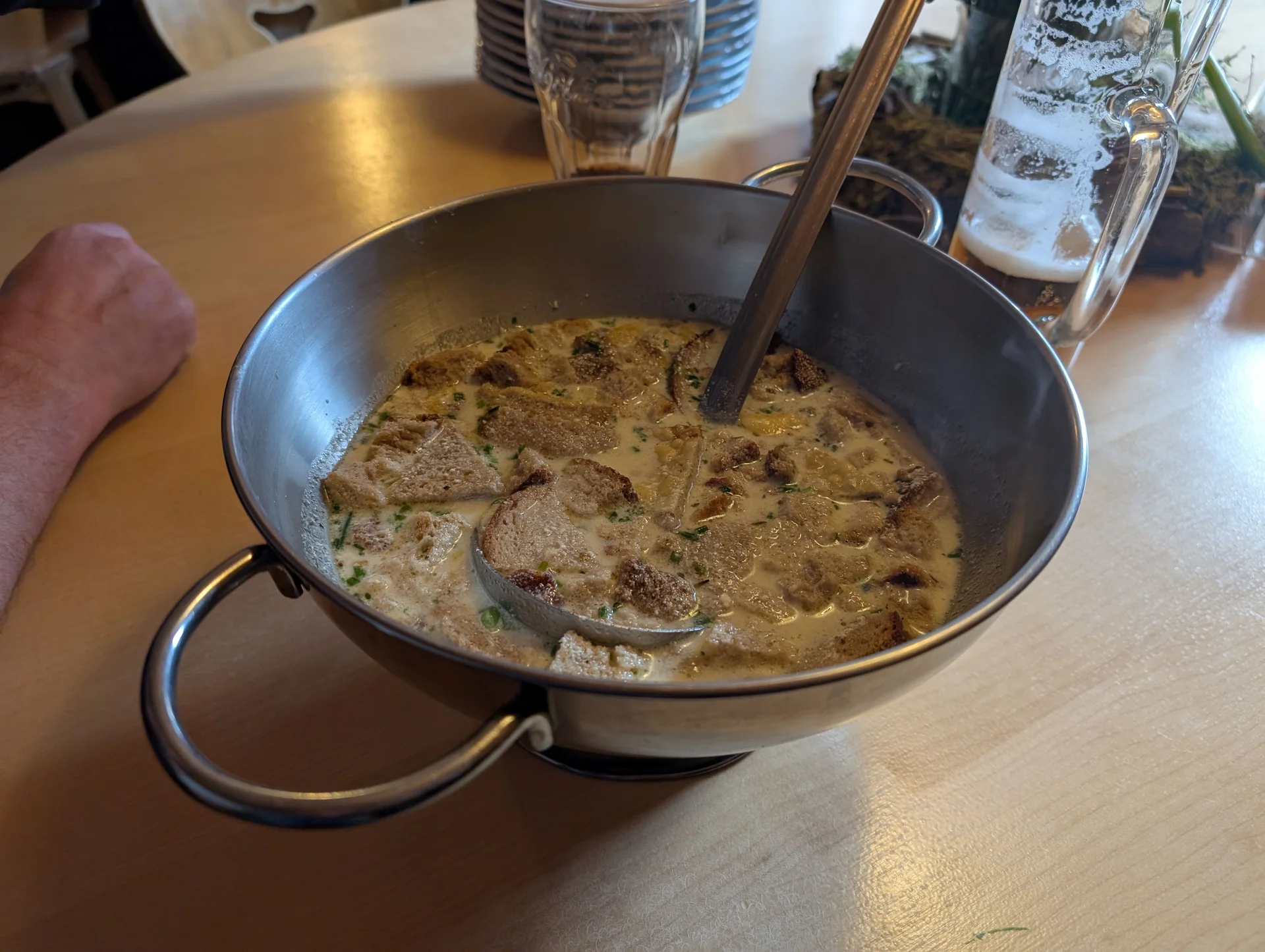 © (Martin Götz) Abendesssen, es gab nicht nur Brotsuppe!