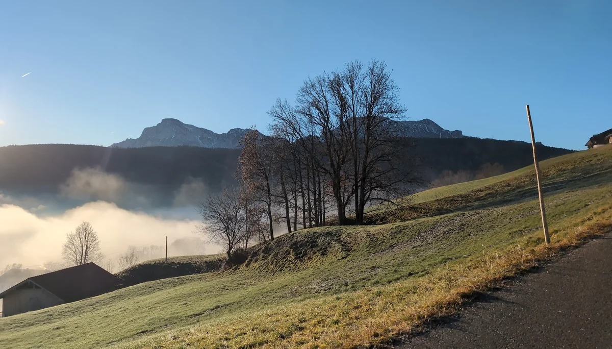 Bergwanderung Teisenberg | © DAV Gangkofen/Martin Götz - Start in Neuhaus - knapp über dem Nebel
