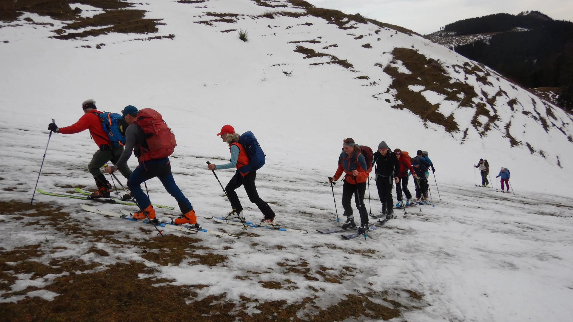 © (DAV-Gangkofen) bis unterhalb der Brüdlingalm war der Schnee Mangelware