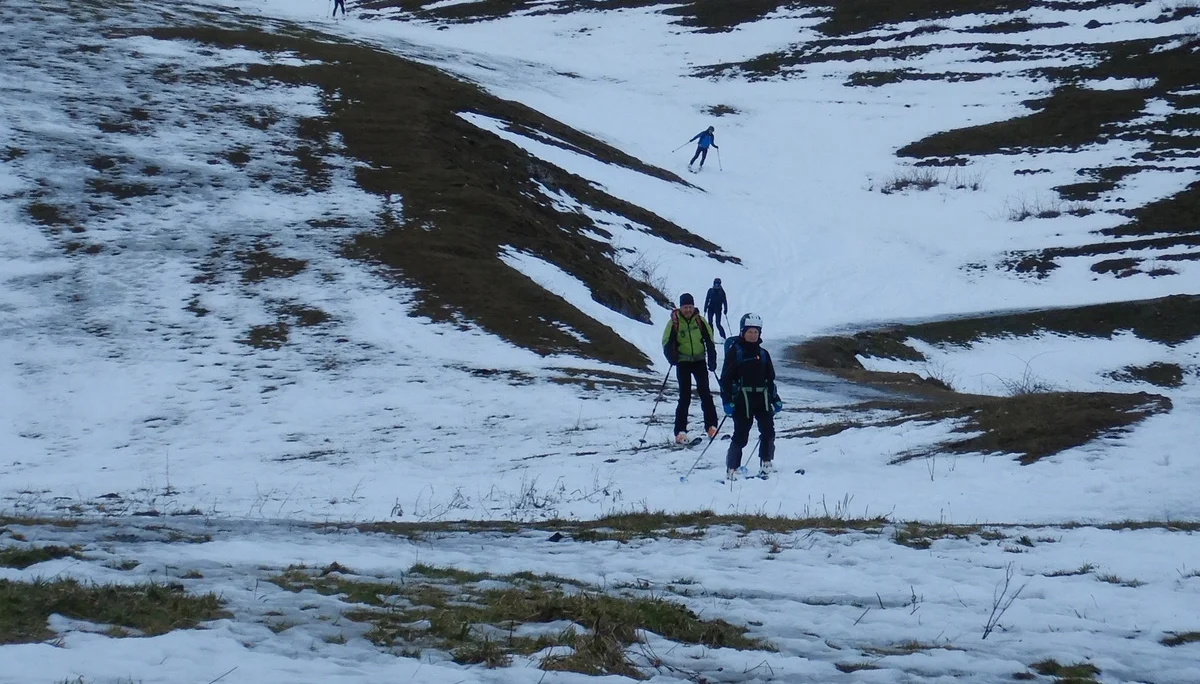© (DAV-Gangkofen) auf den letzten Schneeresten 