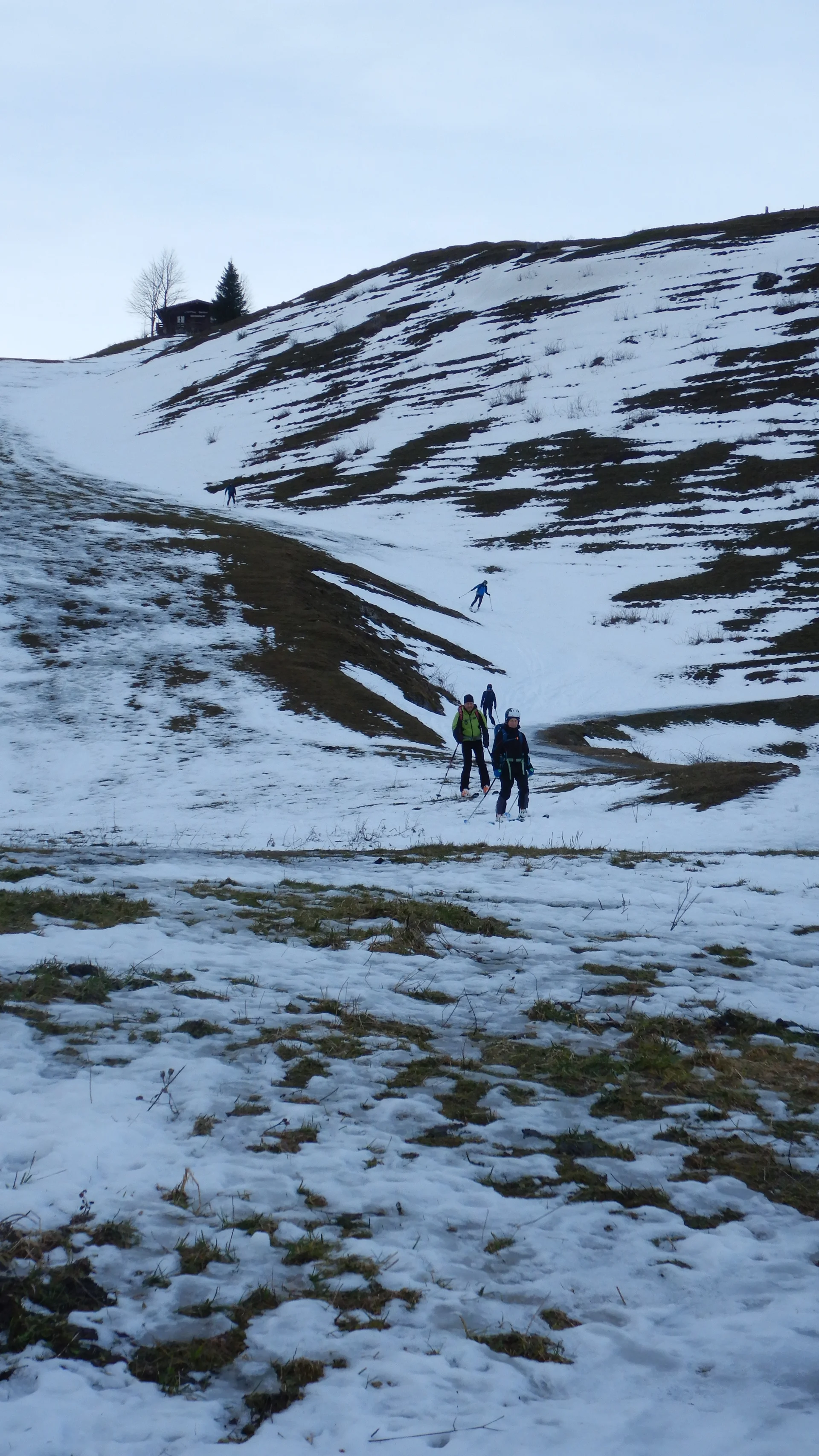 © (DAV-Gangkofen) auf den letzten Schneeresten 