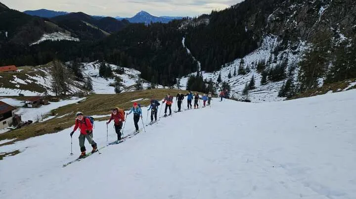 © (DAV-Gangkofen) DAV Wurm vorbei an der Bründlingalm