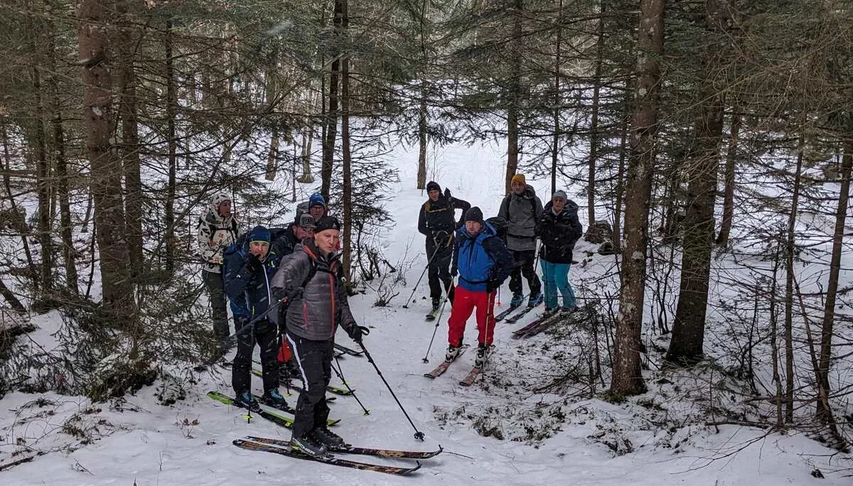© (DAV Gangkofen) Michael erklärt die Spuranlage