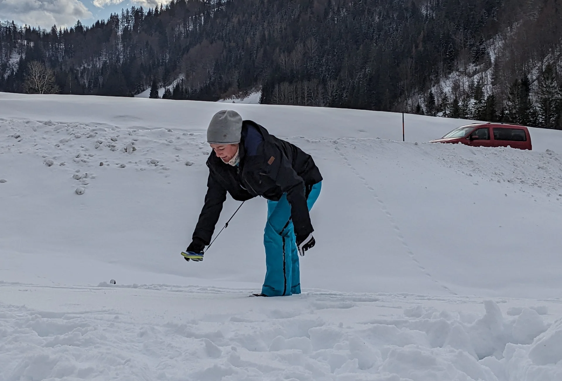 © (DAV Gangkofen) Lisa bei der Feinsuche