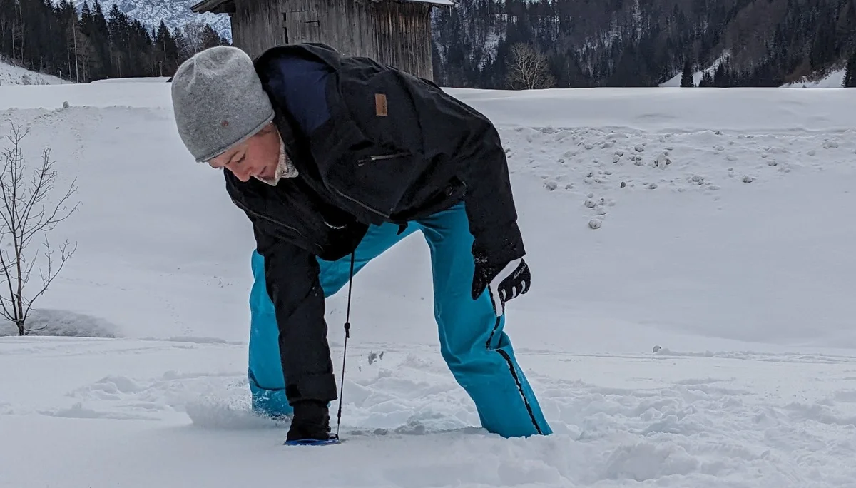 © (DAV Gangkofen) Lisa bei der Feinsuche