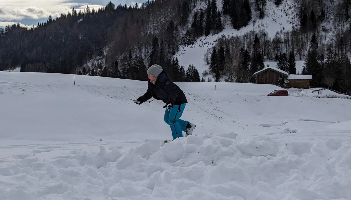 © (DAV Gangkofen) Lisa bei der Grobsuche