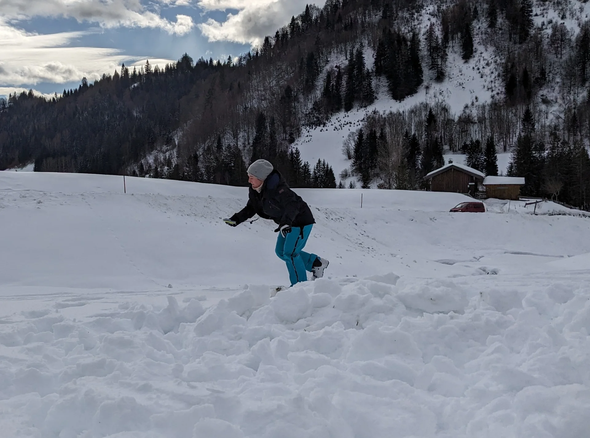 © (DAV Gangkofen) Lisa bei der Grobsuche