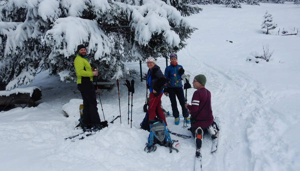 © (DAV-Gangkofen) kurze Trinkpause und Felle wachseln