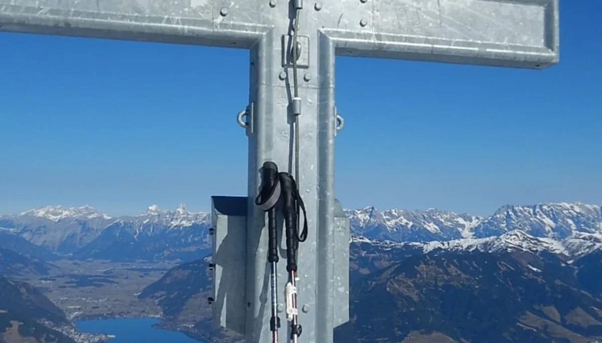 © DAV-Gangkofen - Gipfelkreuz mit Zeller See