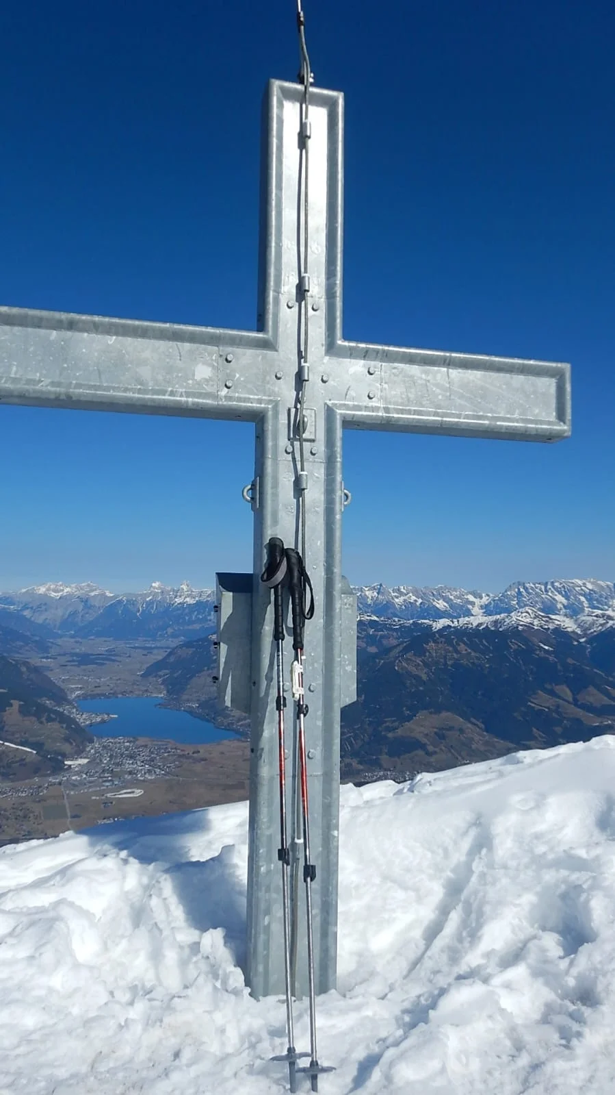 © DAV-Gangkofen - Gipfelkreuz mit Zeller See