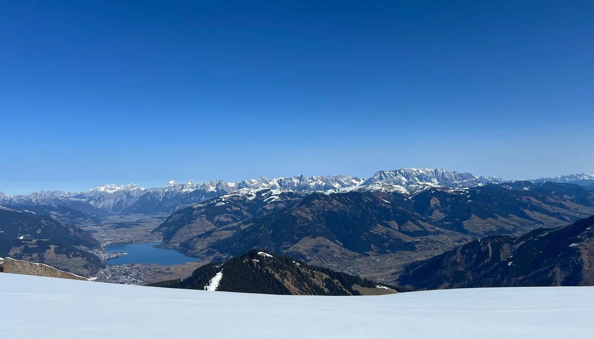 © DAV-Gangkofen - Blick über Zell am See zum Steinern Meer und Hochkönig