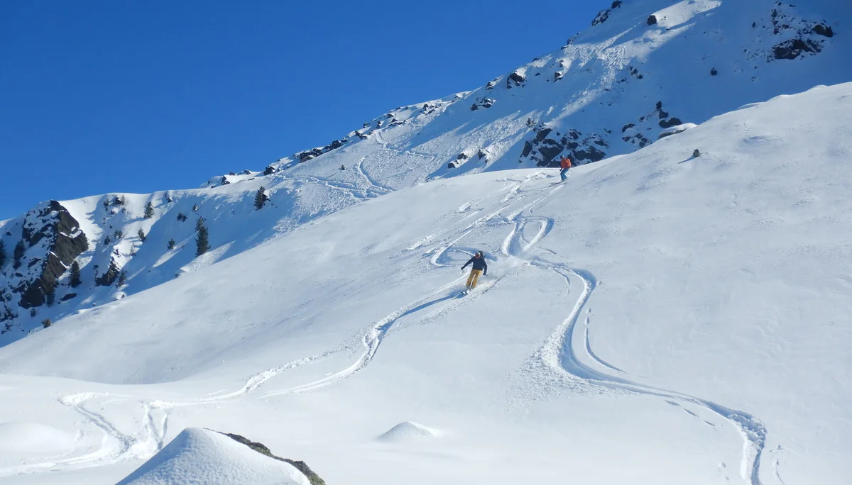 © DAV-Gangkofen (Abfahrt zur Neuen Bamberger Hütte über unverspurte Hänge)