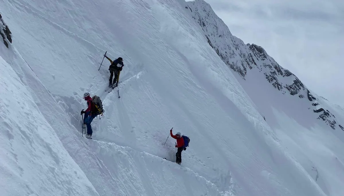 © (DAV-Gangkofen) - Aufstieg über den 40° steilen Hang zur Daunscharte