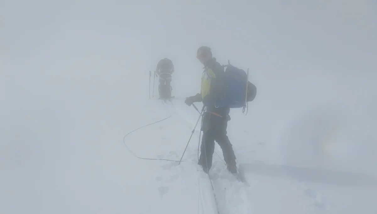 © (DAV-Gangkofen) - Dichter Nebel auf dem Sulztalferner zwang zum Gehen am Seil