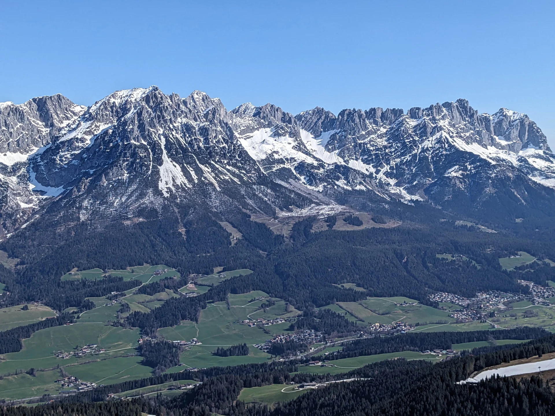 © (DAV Gangkofen) Blick vom Scheffauer Skigebiet zum Kaiser