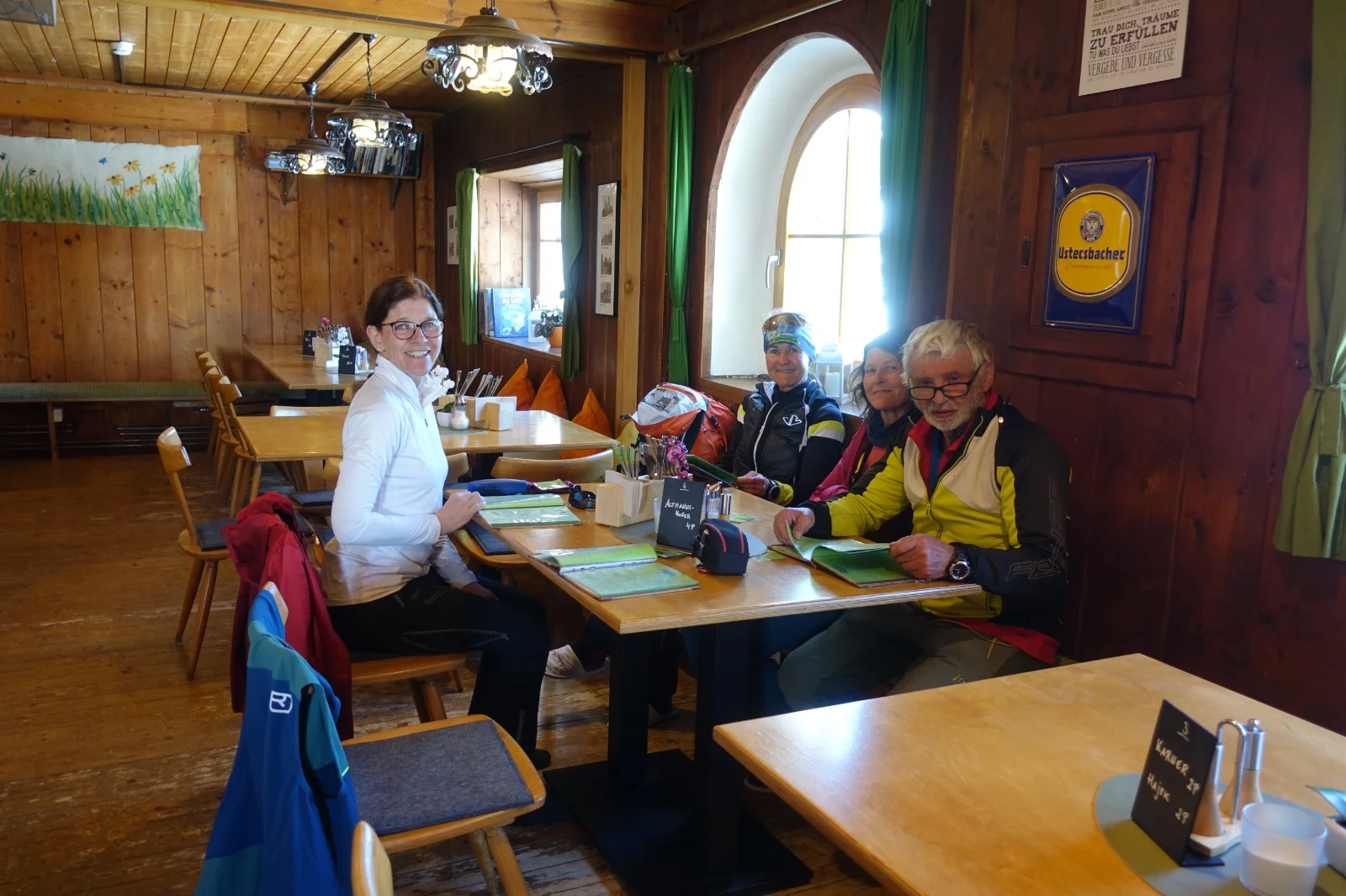 © DAV Gangkofen - Mittagspause auf der Pforzheimer-Hütte