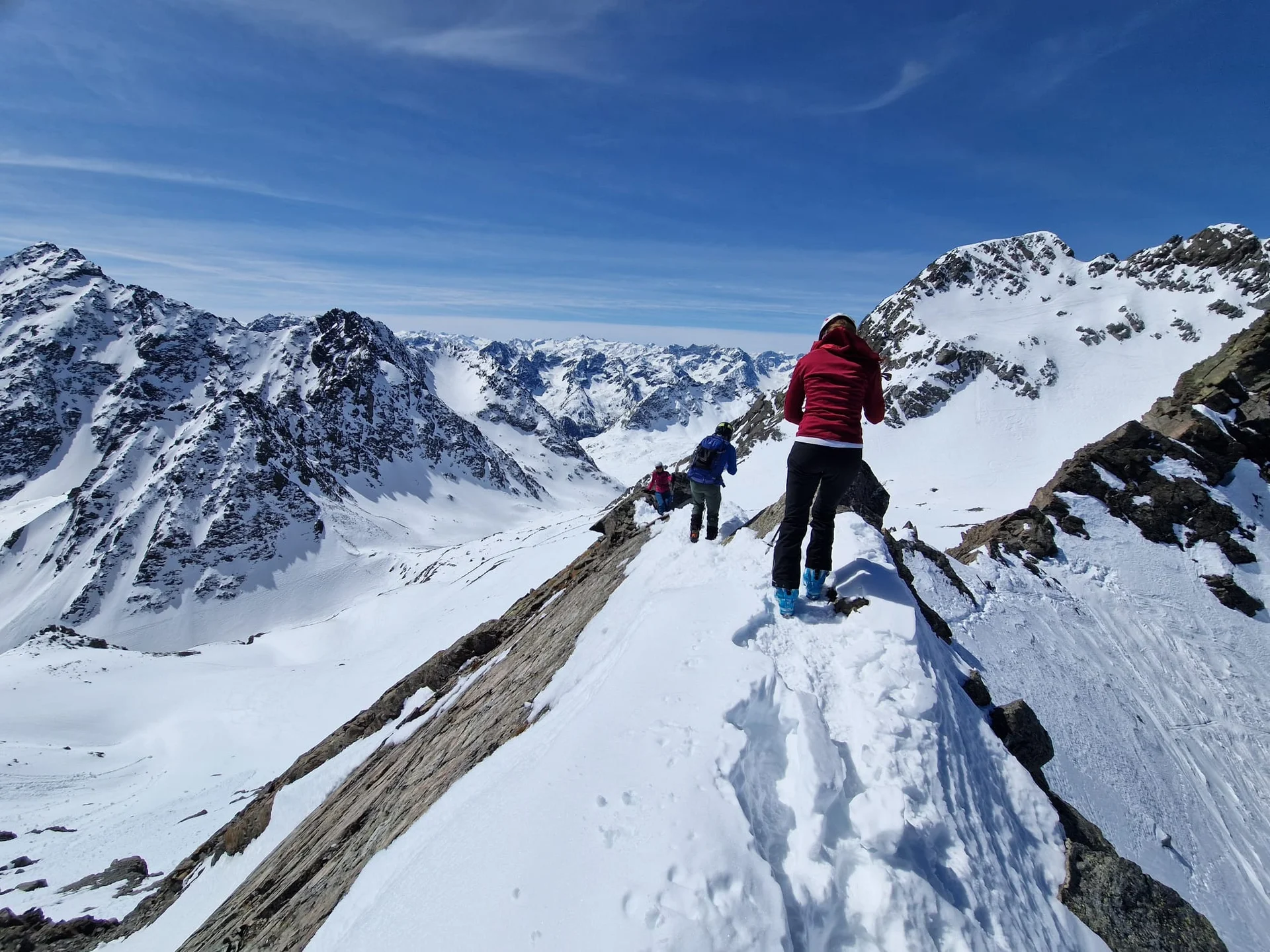 © DAV-Gangkofen - Ausgesetzter Verbindungsgrat zwischen Roßkarscharte und Gipfel