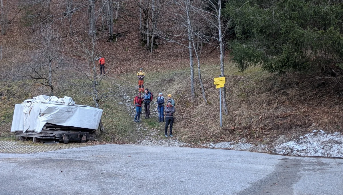 © (DAV Gangkofen) Abmarsch vom Parkplatz Urschlau