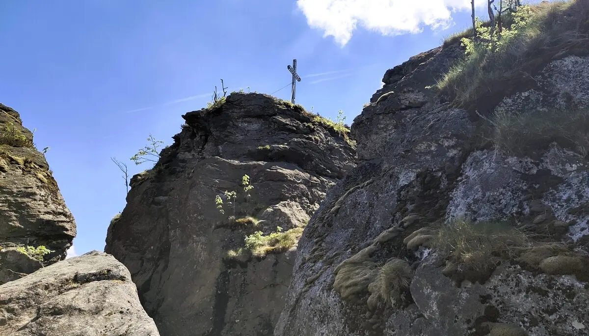 Gipfelkreuz an den Rauchröhren | © (DAV Gangkofen)